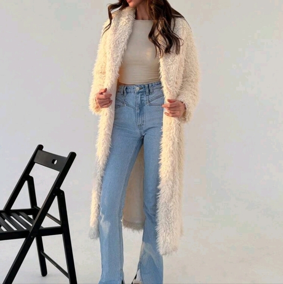 Women's Apricot Fluffy Collar Long Sleeve Pocket Warm Modern Outerwear Jacket - Picture 3 of 4